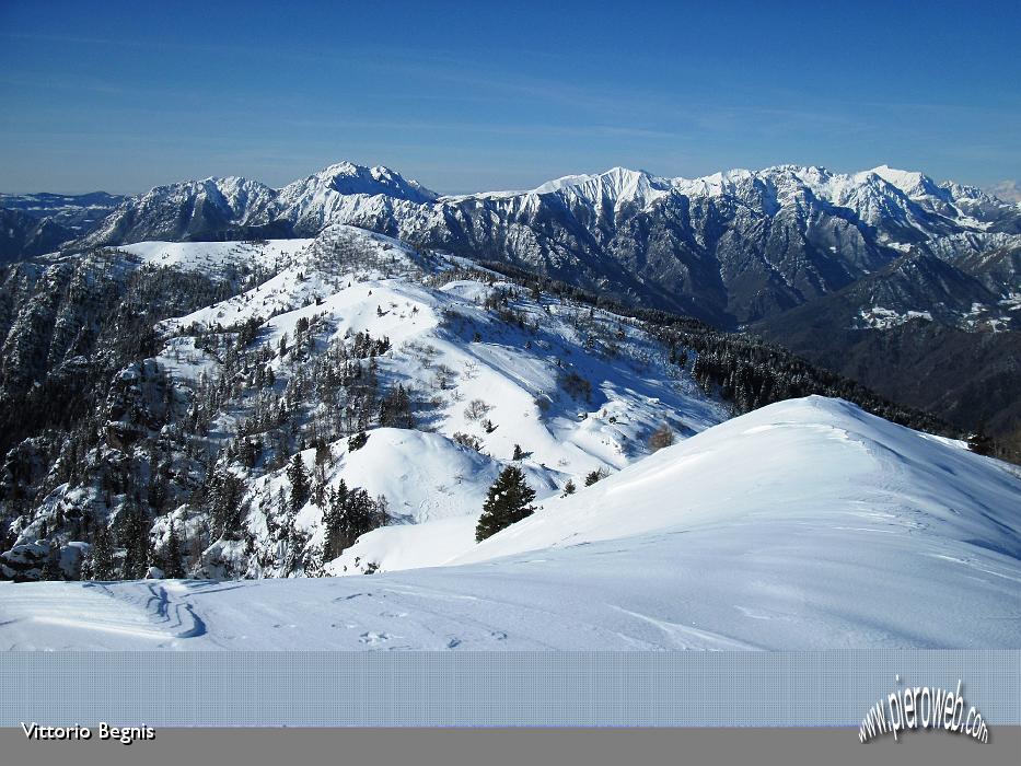 06  Vista dal Forcolino di Torcola sul Venturosa e Pizzo Baciamorti.JPG